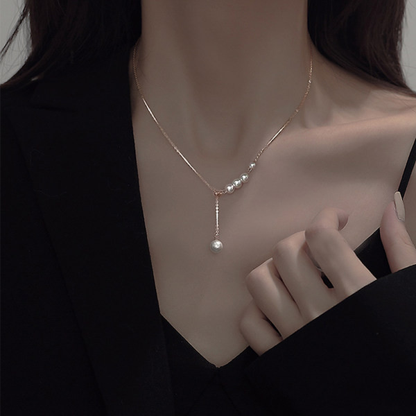 Τοπικό κολιέ με μενταγιόν και πέρλες