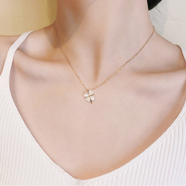 Naiste ripatsiga kaelakee - ristik