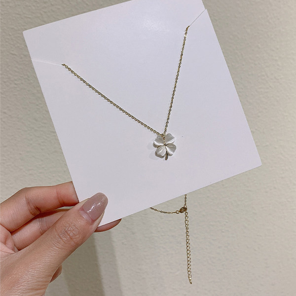 Naiste ripatsiga kaelakee - ristik