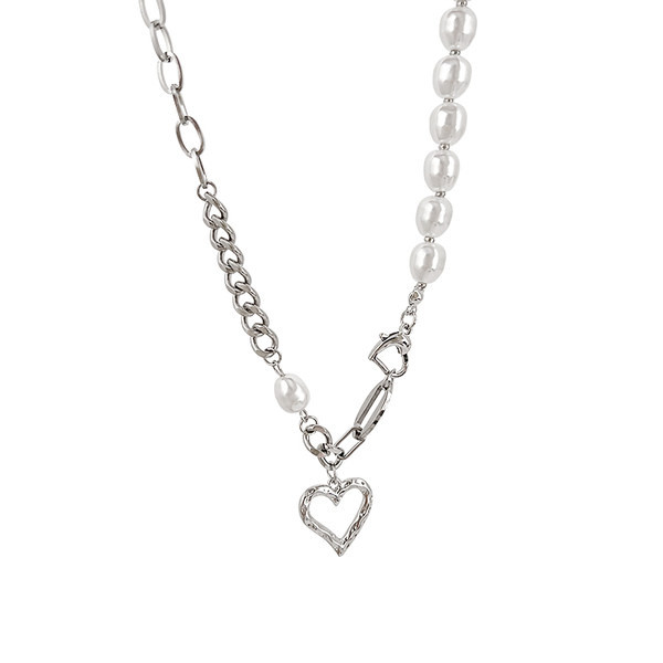 Novi model ženske ogrlice sa biserima i privjeskom u obliku srca