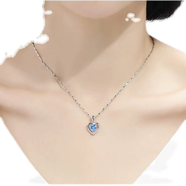 Stiilne naiste kaelakee värvilise kiviga