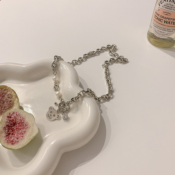 Γυναικείο κολιέ με πέρλες και διακόσμηση αρκουδάκι