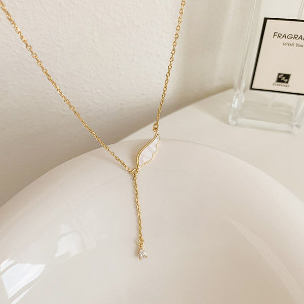 Γυναικείο κολιέ σε χρυσό χρώμα με διακοσμητική πέτρα