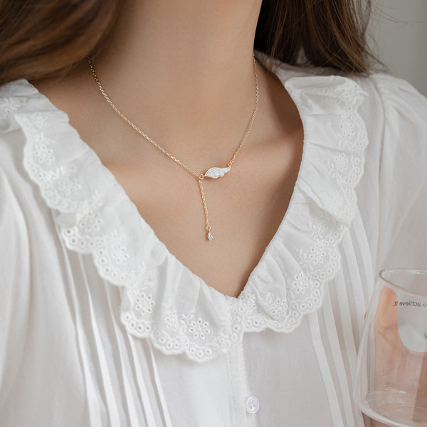 Γυναικείο κολιέ σε χρυσό χρώμα με διακοσμητική πέτρα