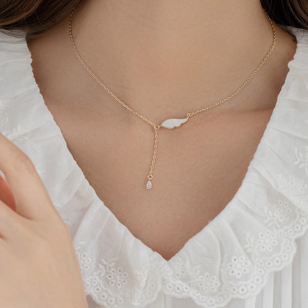 Γυναικείο κολιέ σε χρυσό χρώμα με διακοσμητική πέτρα