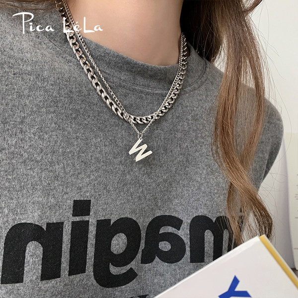 Αλυσίδα δύο σειρών σε ασημί χρώμα με γράμμα