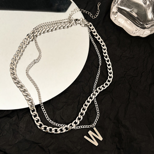 Αλυσίδα δύο σειρών σε ασημί χρώμα με γράμμα