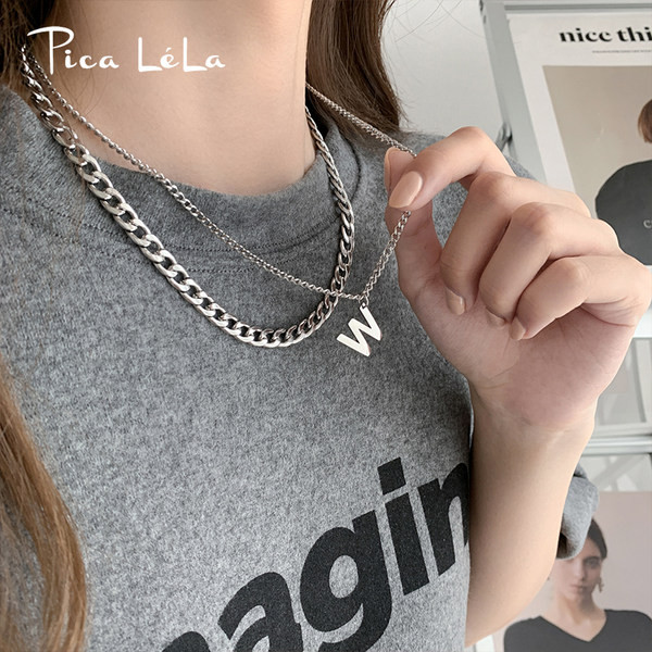 Αλυσίδα δύο σειρών σε ασημί χρώμα με γράμμα