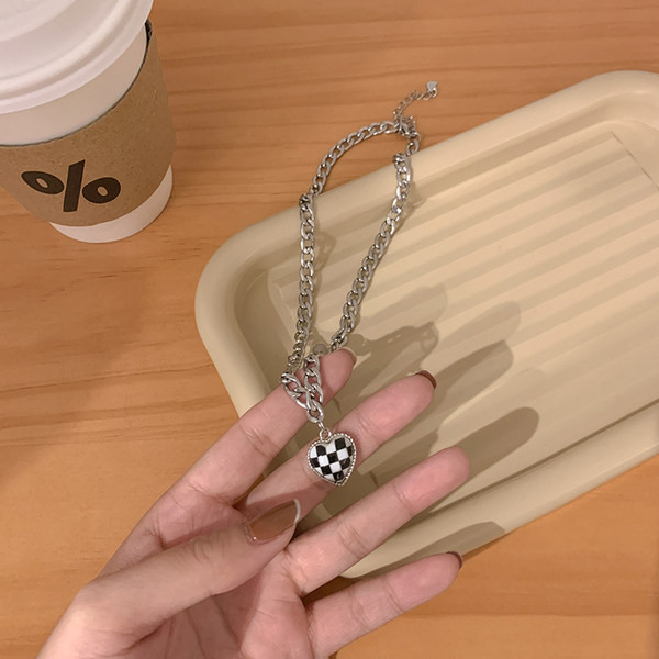 Καθημερινό κολιέ με μενταγιόν καρδιά