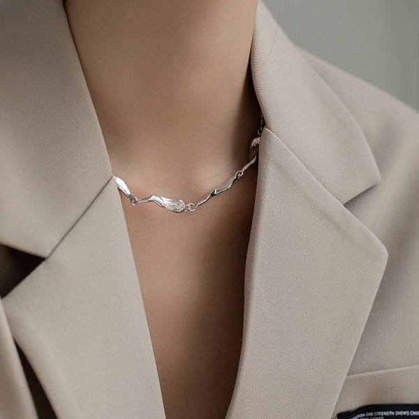 Γυναικείο κολιέ σε ασημί χρώμα