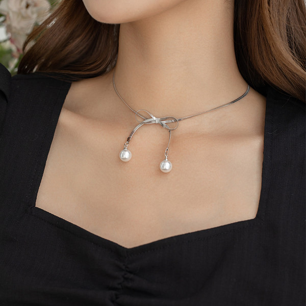 Γυναικείο κολιέ με πέρλες και κορδέλα