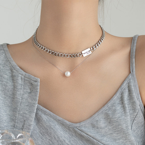 Διπλό  κολιέ με πέρλες και με επιγραφή