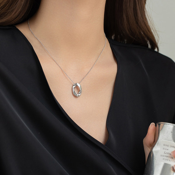 Γυναικεία λεπτή αλυσίδα με μενταγιόν