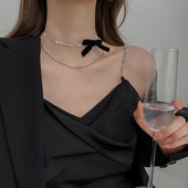 Κομψό γυναικείο κολιέ με κορδέλα και πέτρες