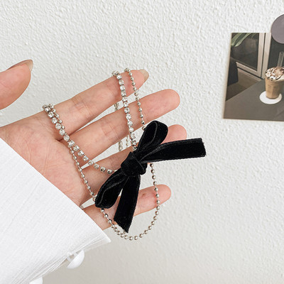 Κομψό γυναικείο κολιέ με κορδέλα και πέτρες