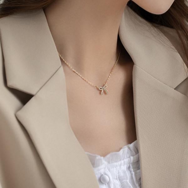 Λεπτό κολιέ με κορδέλα και διακοσμητικές πέτρες για γυναίκες