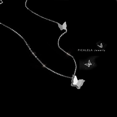 Γυναικείο κολιέ με πεταλούδες σε ασημί χρώμα