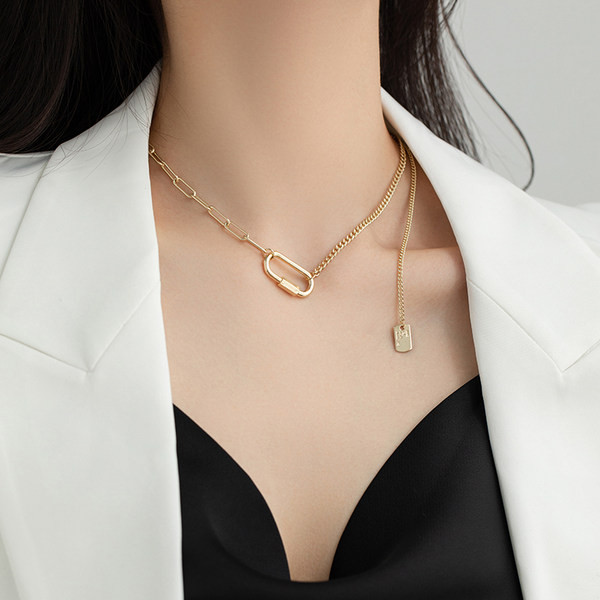 Μοντέρνο γυναικείο κολιέ σε χρυσό χρώμα