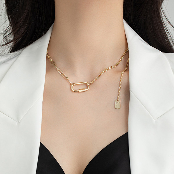 Μοντέρνο γυναικείο κολιέ σε χρυσό χρώμα