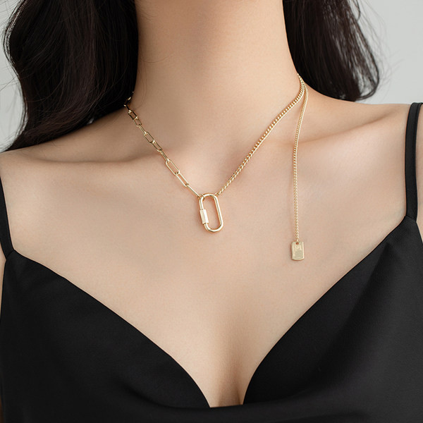 Μοντέρνο γυναικείο κολιέ σε χρυσό χρώμα