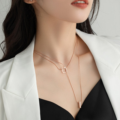 Γυναικείο κολιέ σε χρυσό χρώμα και μενταγιόν