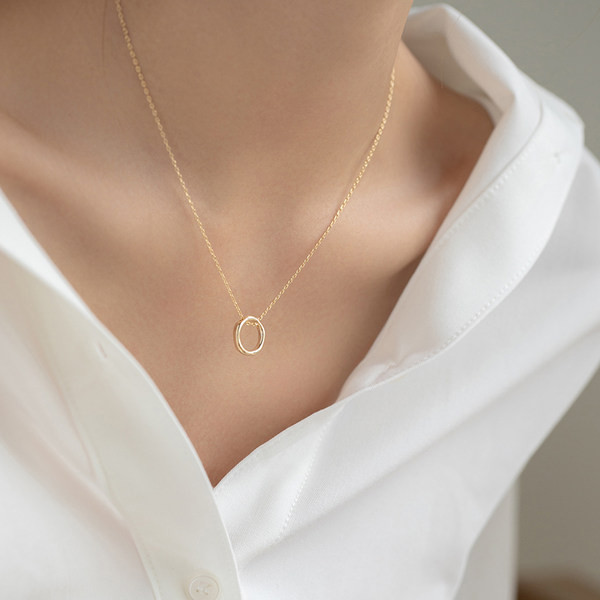 Απλό μοντέλο κολιέ για γυναίκες