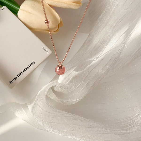 Γυναικείο κολιέ σε χρυσό χρώμα με μενταγιόν