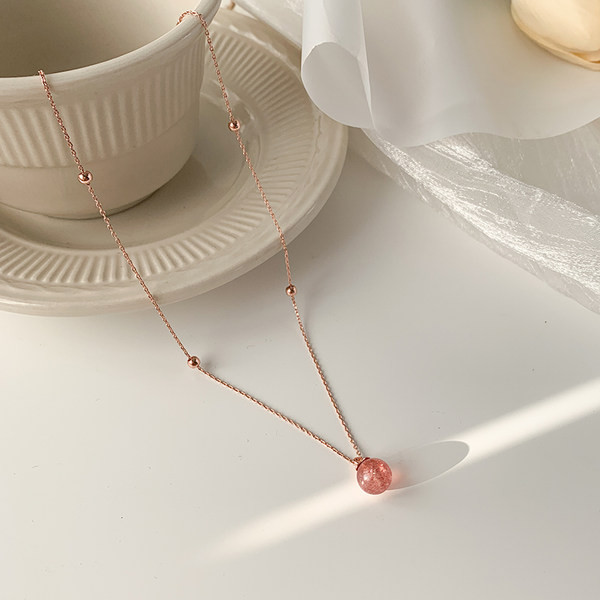 Γυναικείο κολιέ σε χρυσό χρώμα με μενταγιόν