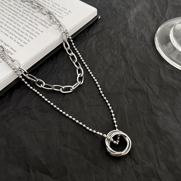 Γυναικείο κολιέ  σε ασημί χρώμα