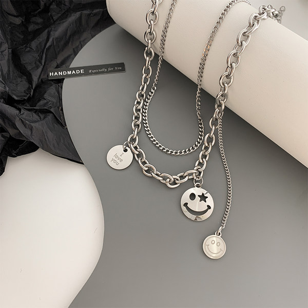 Kaherealine ripatsidega kett