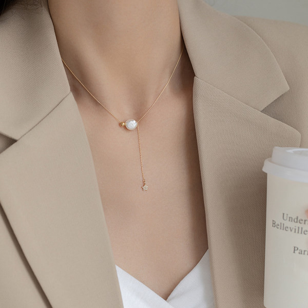 Μοντέρνο γυναικείο λεπτό κολιέ με πέρλα