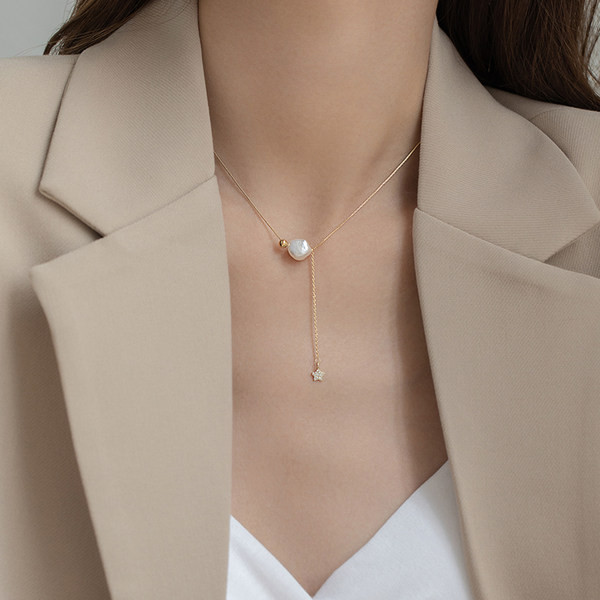 Μοντέρνο γυναικείο λεπτό κολιέ με πέρλα