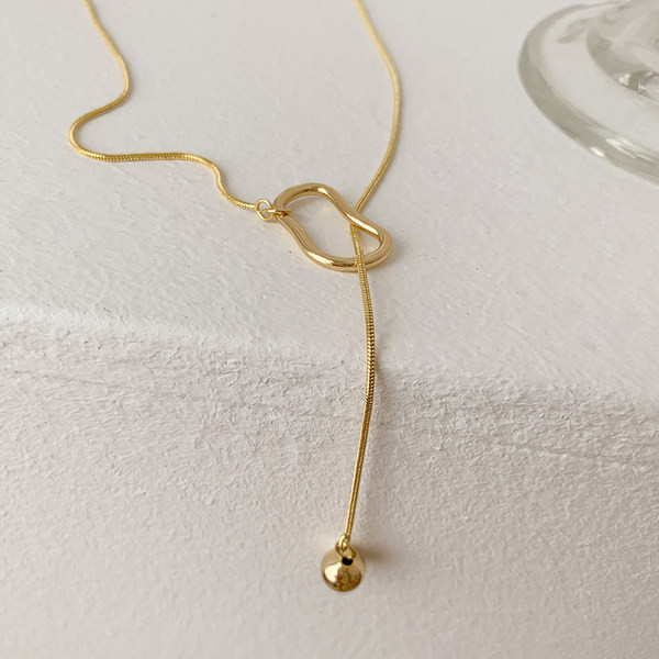 Μοντέρνο γυναικείο κολιέ με μενταγιόν