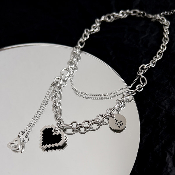 Κομψό γυναικείο κολιέ με μενταγιόν καρδιά