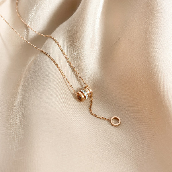 Γυναικείο μοντέρνο κολιέ με διακοσμητικές πέτρες