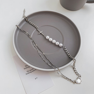 Καθημερινή γυναικεία αλυσίδα με πέρλες - ασημί χρώμα