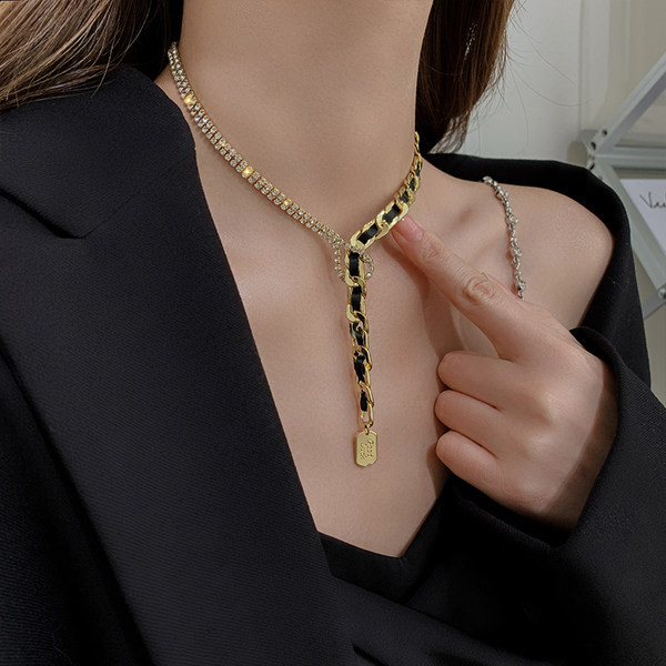 Γυναικείο  κολιέ με διακοσμητικές πέτρες