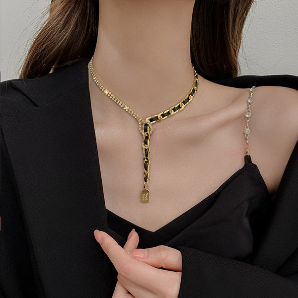 Γυναικείο  κολιέ με διακοσμητικές πέτρες