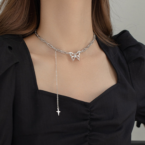Μοντέρνο γυναικείο κολιέ με διακόσμηση πεταλούδας