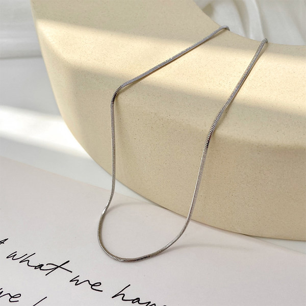 Μοντέλο απλής ασημί αλυσίδας