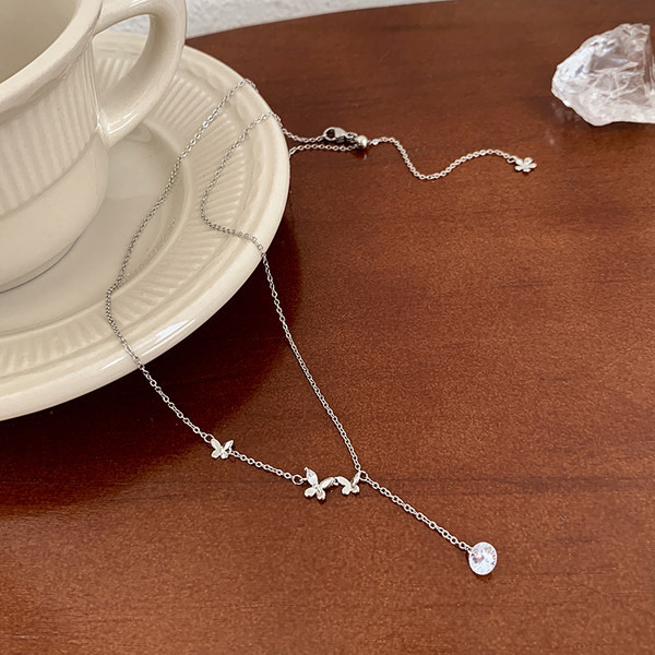 Μοντέρνο κολιέ με μενταγιόν