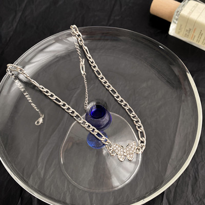 Ασημένια αλυσίδα με πεταλούδα