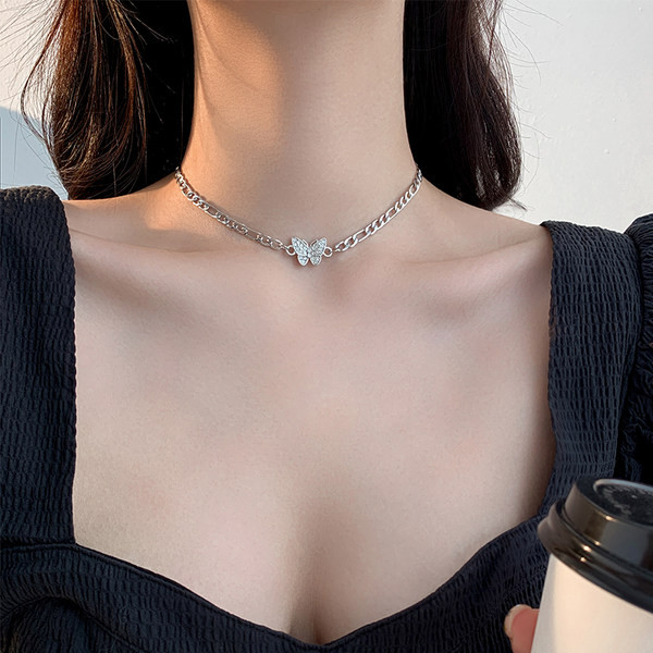 Ασημένια αλυσίδα με πεταλούδα