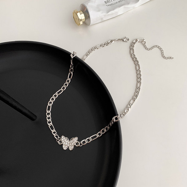 Ασημένια αλυσίδα με πεταλούδα