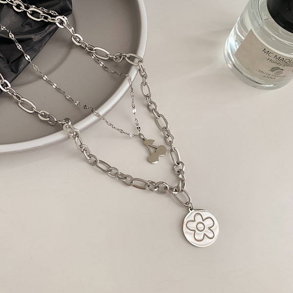 Διπλό γυναικείο κολιέ με μενταγιόν