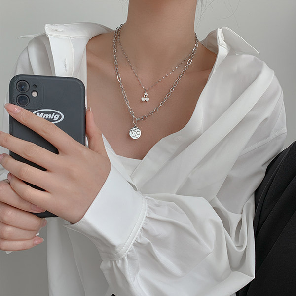 Διπλό γυναικείο κολιέ με μενταγιόν