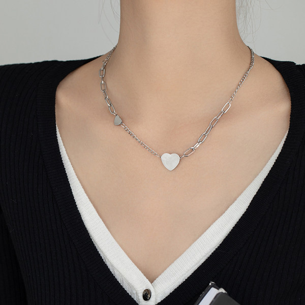 Νέο μοντέλο κολιέ με διακόσμηση καρδιάς για γυναίκες