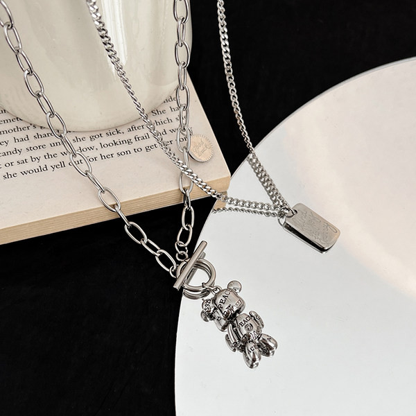 Kaherealine ripatsidega naiste kaelakee