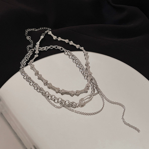 Novi model ženske ogrlice sa kamenčićima