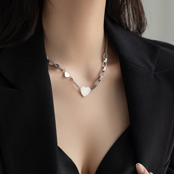 Novi model srebrnog lančića sa srcima